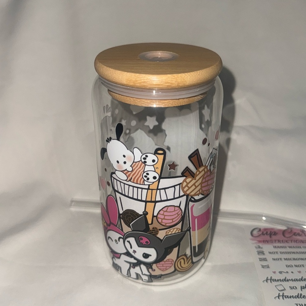 Hello Kitty & friends Handcrafted Glass Tumbler with Bamboo Lid and Straw -